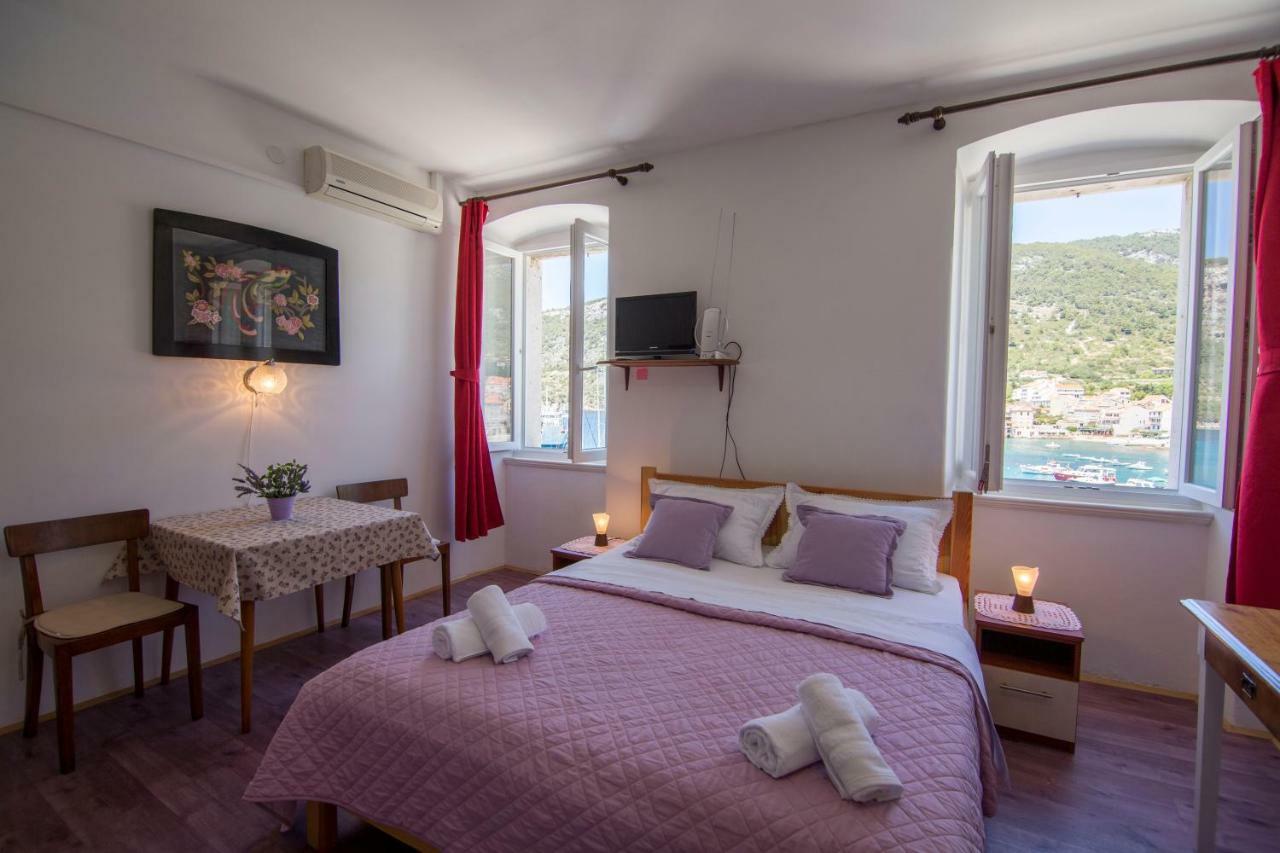 Apartment Riva 5 Komiža Kültér fotó