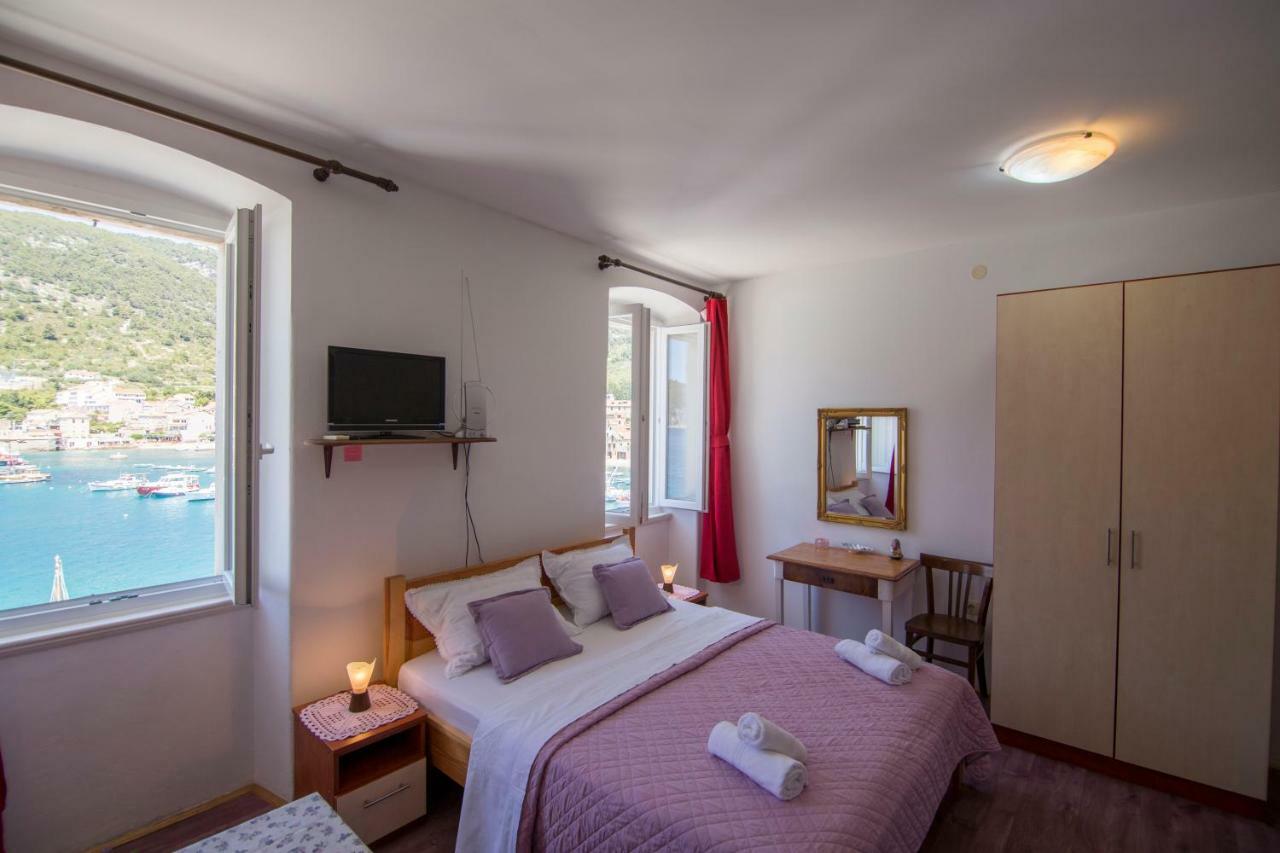 Apartment Riva 5 Komiža Kültér fotó