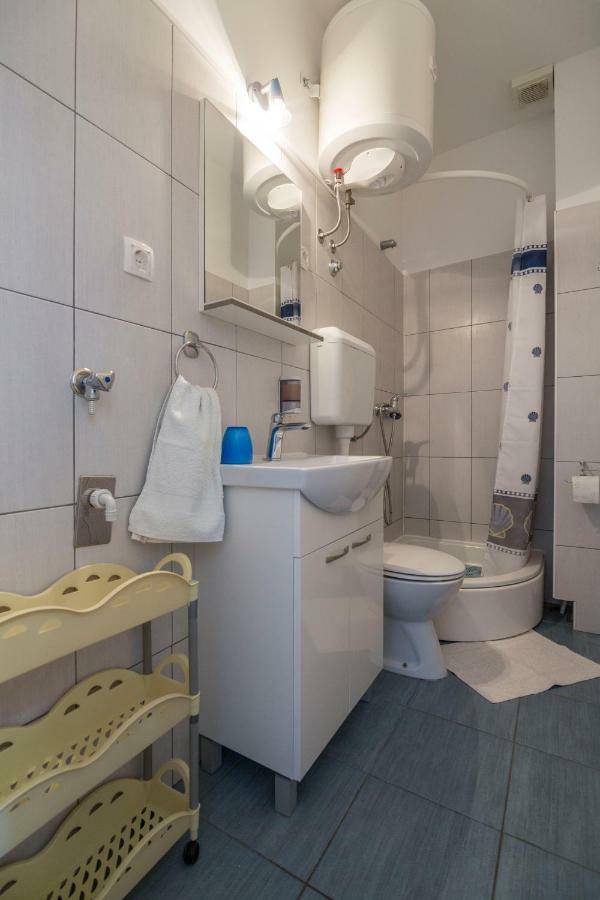 Apartment Riva 5 Komiža Kültér fotó