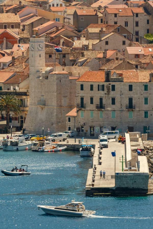 Apartment Riva 5 Komiža Kültér fotó