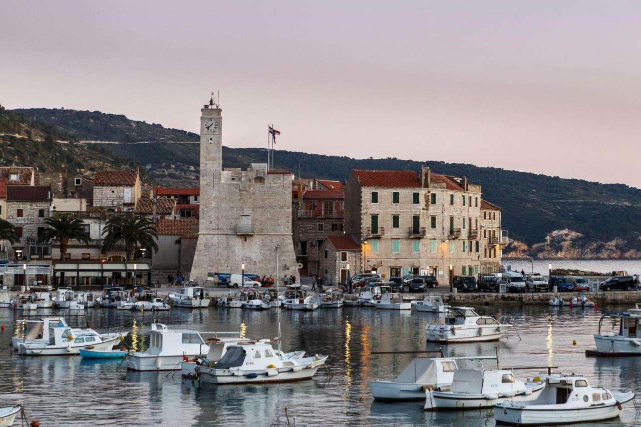 Apartment Riva 5 Komiža Kültér fotó