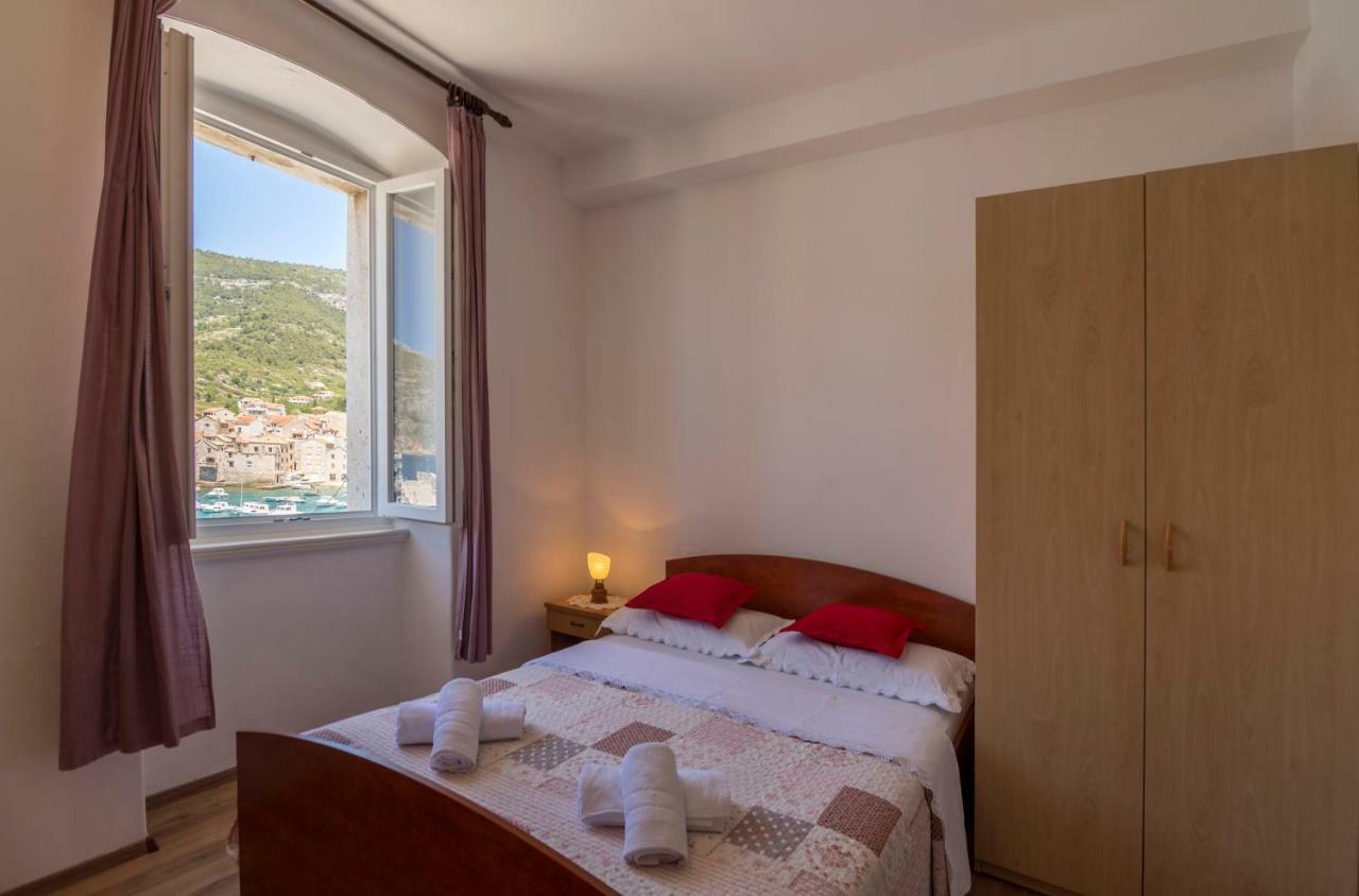 Apartment Riva 5 Komiža Kültér fotó