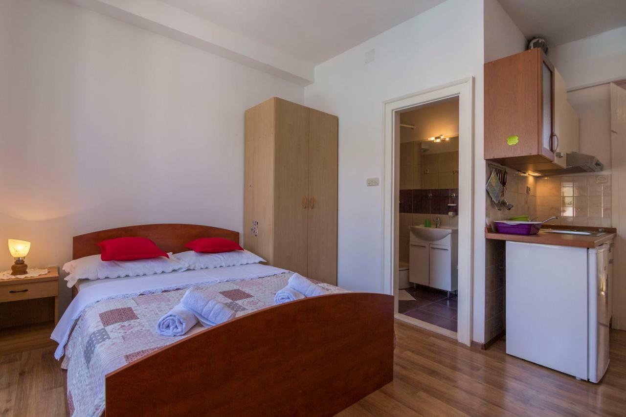 Apartment Riva 5 Komiža Kültér fotó