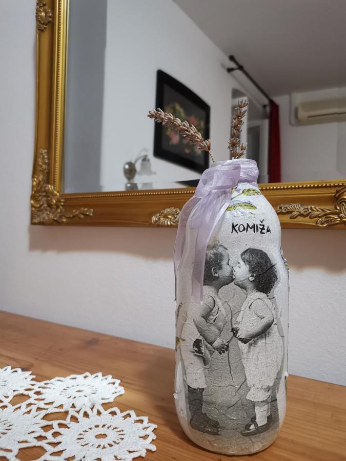 Apartment Riva 5 Komiža Kültér fotó